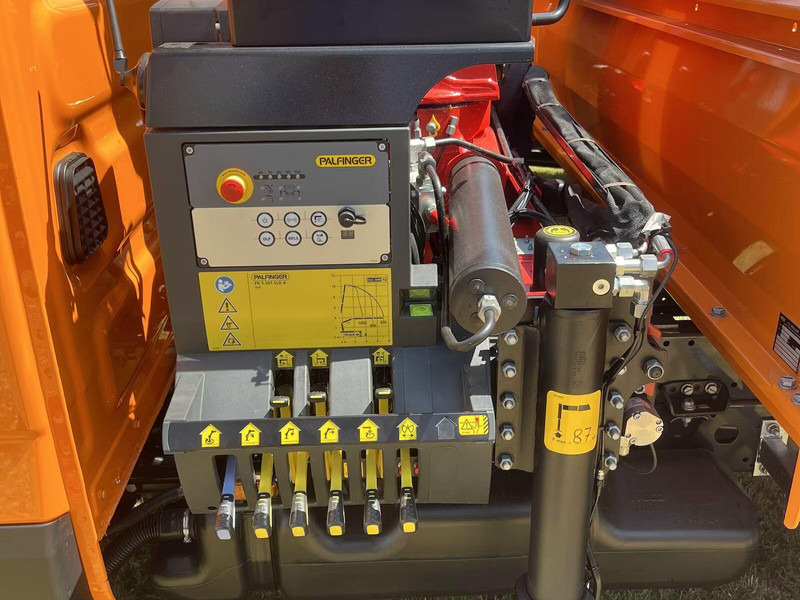 Iveco Daily 70C18H - Flatbed+crane - Xe tải thùng lửng/ Phẳng, Xe cẩu tự hành: hình 3 Iveco Daily 70C18H - Flatbed+crane - Xe tải thùng lửng/ Phẳng, Xe cẩu tự hành: hình 3