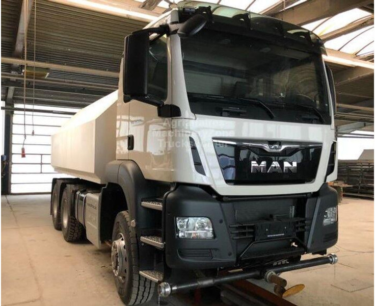 MAN TGS 33.500 - Xe bồn: hình 2 MAN TGS 33.500 - Xe bồn: hình 2