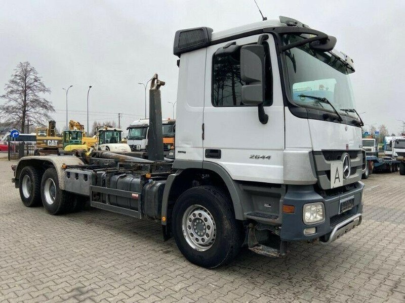 Mercedes-Benz ACTROS 2644 - Xe tải nâng móc: hình 1 Mercedes-Benz ACTROS 2644 - Xe tải nâng móc: hình 1