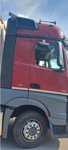 Mercedes-Benz Actros 1851 - Xe tải chở gia súc: hình 4 Mercedes-Benz Actros 1851 - Xe tải chở gia súc: hình 4