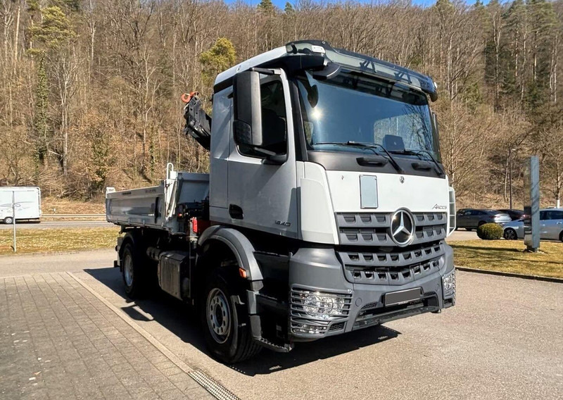 Mercedes-Benz Arocs 1840 - 3 way tipper truck + crane - Xe ben, Xe cẩu tự hành: hình 2 Mercedes-Benz Arocs 1840 - 3 way tipper truck + crane - Xe ben, Xe cẩu tự hành: hình 2
