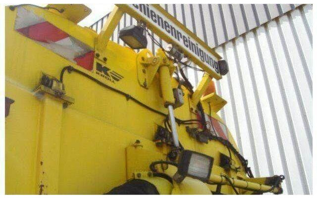 Mercedes-Benz SK 1820 4x2 Schienenreinigungs Kehrmaschine RAIL - Xe quét đường: hình 5 Mercedes-Benz SK 1820 4x2 Schienenreinigungs Kehrmaschine RAIL - Xe quét đường: hình 5