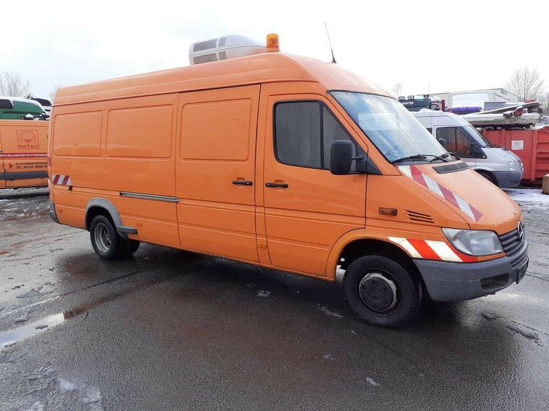 Mercedes-Benz Sprinter 413 - Xe tải chân không: hình 3 Mercedes-Benz Sprinter 413 - Xe tải chân không: hình 3