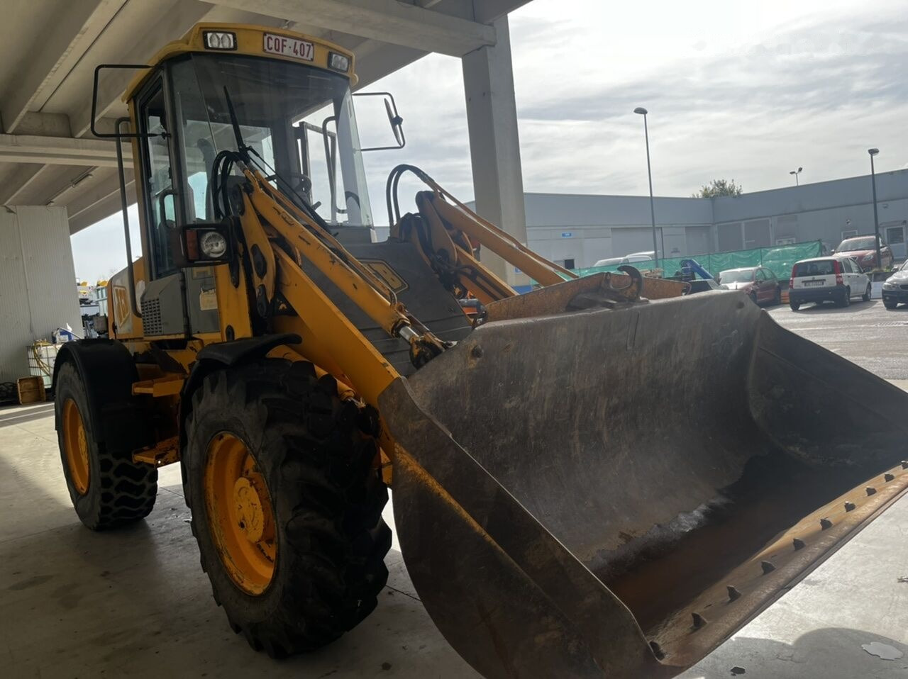 JCB 411 - Máy xúc lật bánh lốp: hình 4 JCB 411 - Máy xúc lật bánh lốp: hình 4