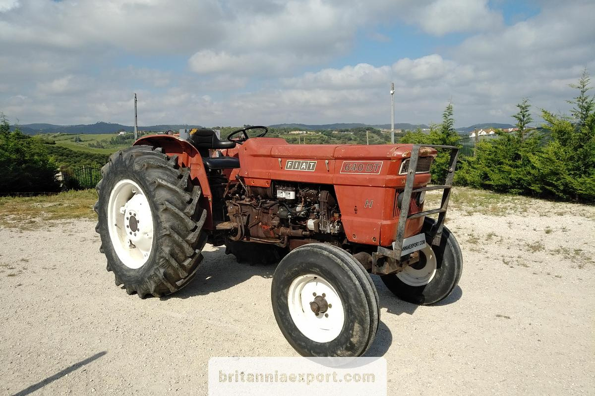 FIAT 640 Farm Tractor with Power Steering - Máy cày: hình 1 FIAT 640 Farm Tractor with Power Steering - Máy cày: hình 1