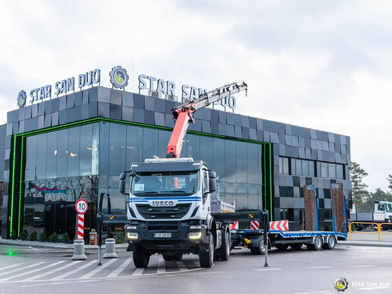 - Xe cẩu tự hành: hình 5 - Xe cẩu tự hành: hình 5