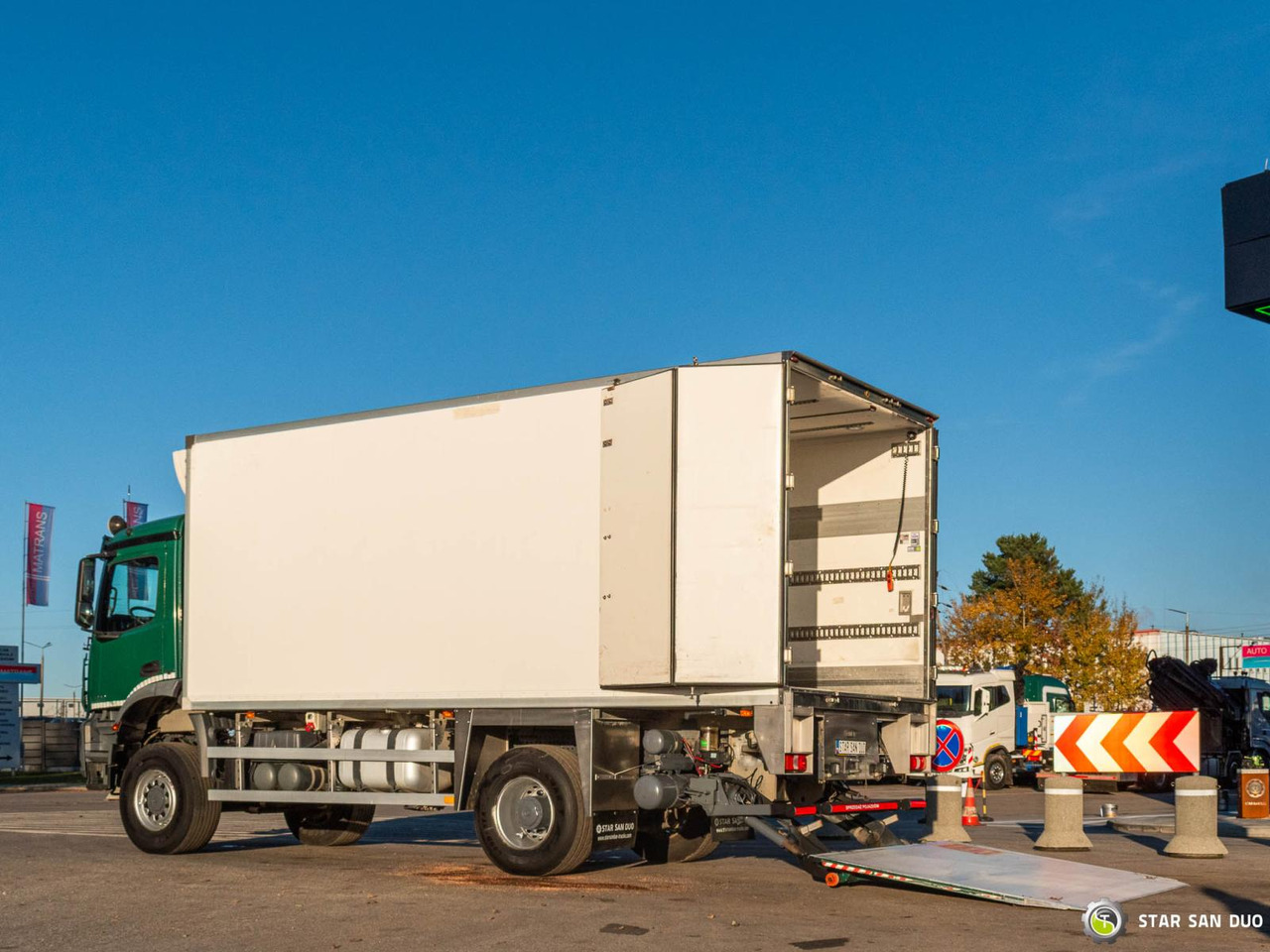 - Xe tải khung gầm: hình 3 - Xe tải khung gầm: hình 3