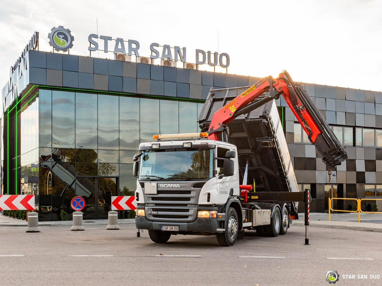 - Xe cẩu tự hành: hình 5 - Xe cẩu tự hành: hình 5