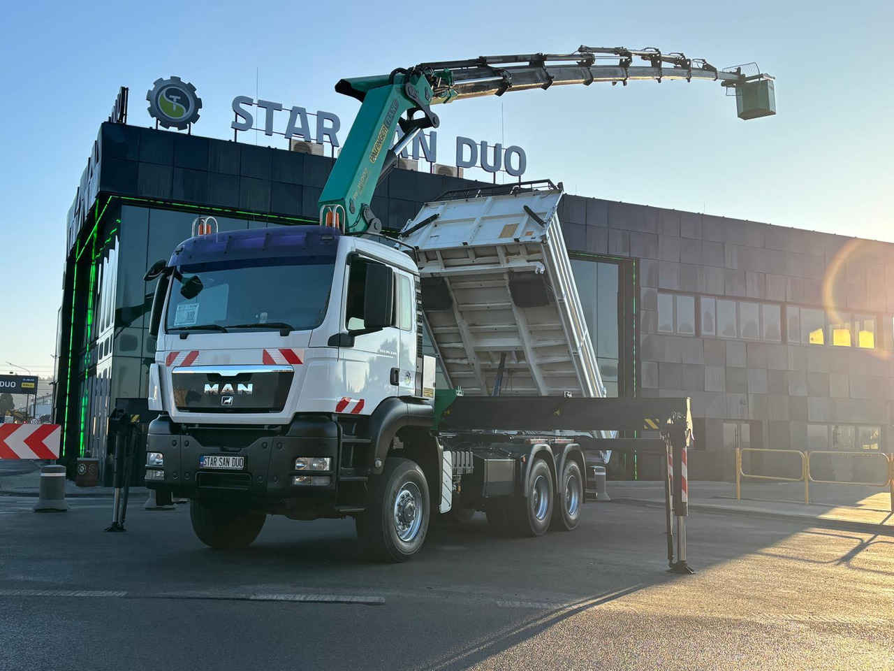 - Xe cẩu tự hành: hình 1 - Xe cẩu tự hành: hình 1