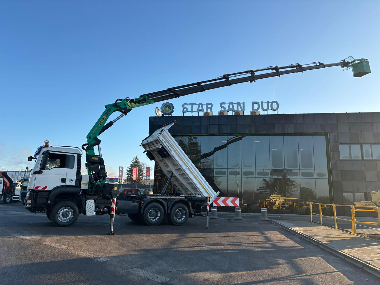 - Xe cẩu tự hành: hình 5 - Xe cẩu tự hành: hình 5