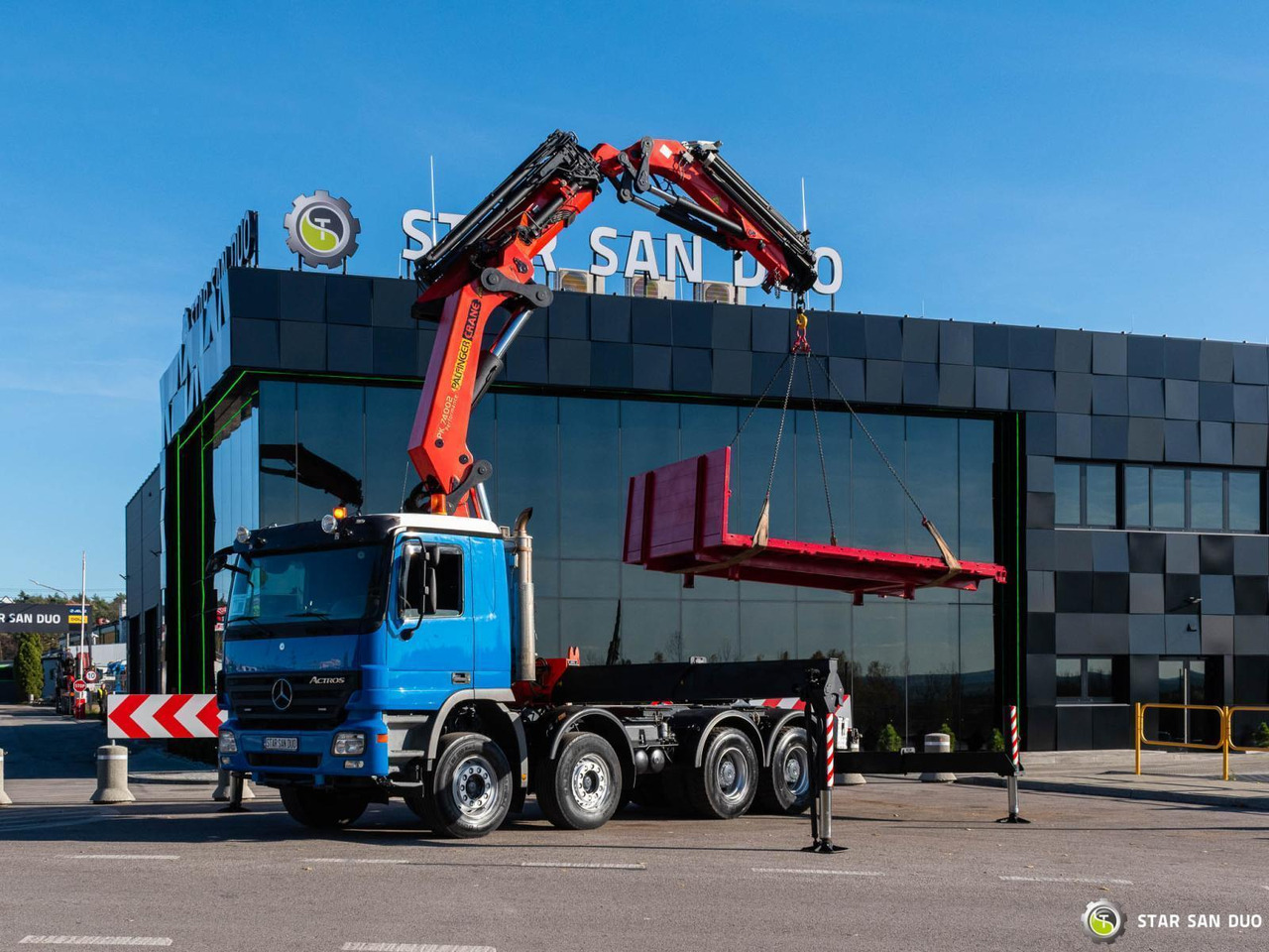 - Xe cẩu tự hành: hình 5 - Xe cẩu tự hành: hình 5