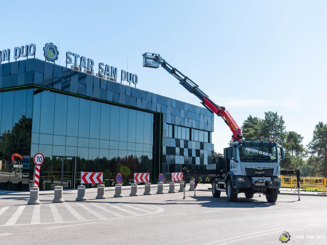 - Xe cẩu tự hành: hình 2 - Xe cẩu tự hành: hình 2