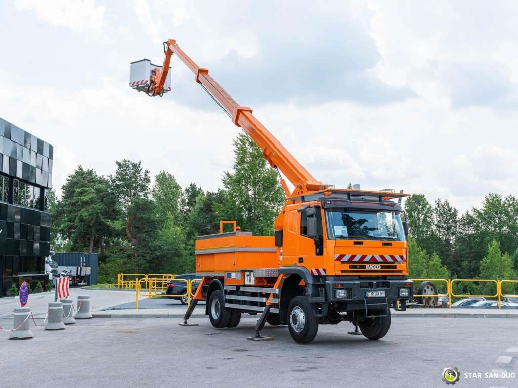 Iveco CURSOR 240 4x4 RUTHMANN T225 22,5 Meters Lift - Nền bục trên không gắn trên xe tải: hình 3 Iveco CURSOR 240 4x4 RUTHMANN T225 22,5 Meters Lift - Nền bục trên không gắn trên xe tải: hình 3
