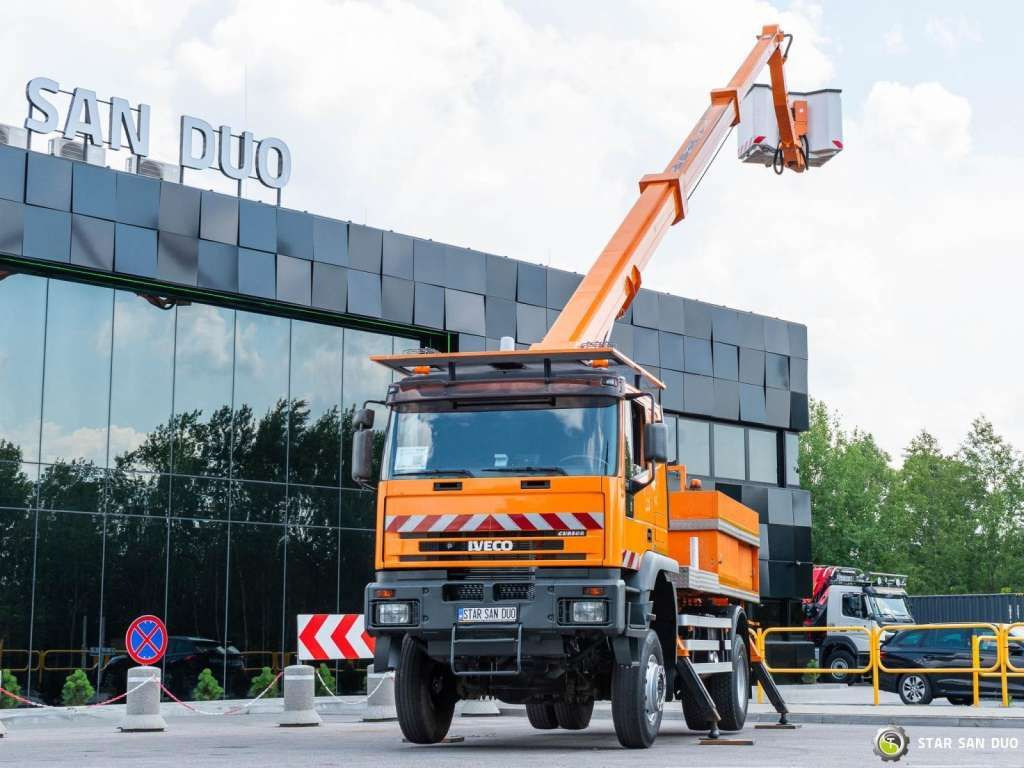 Iveco CURSOR 240 4x4 RUTHMANN T225 22,5 Meters Lift - Nền bục trên không gắn trên xe tải: hình 5 Iveco CURSOR 240 4x4 RUTHMANN T225 22,5 Meters Lift - Nền bục trên không gắn trên xe tải: hình 5