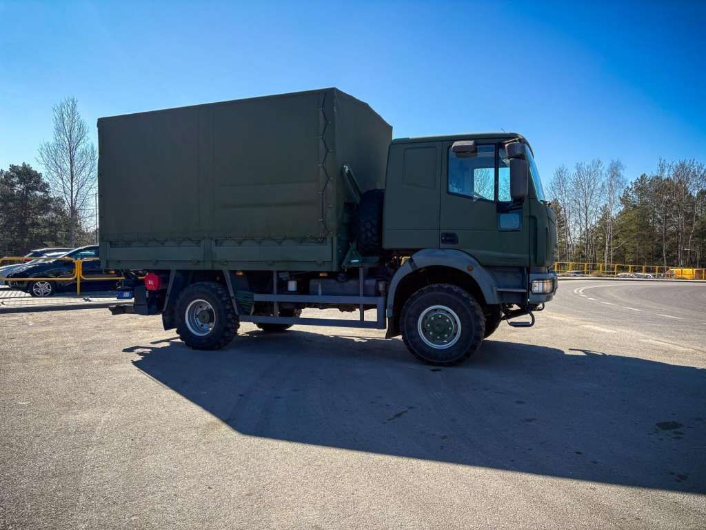 Iveco EUROCARGO 4x4 Offroad Camper Winde - Xe tải thùng mui bạt: hình 5 Iveco EUROCARGO 4x4 Offroad Camper Winde - Xe tải thùng mui bạt: hình 5