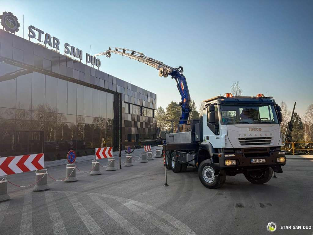 Iveco TRAKKER 450 6x6 PM41S FLY JIB Crane Kipper - Xe cẩu tự hành: hình 3 Iveco TRAKKER 450 6x6 PM41S FLY JIB Crane Kipper - Xe cẩu tự hành: hình 3