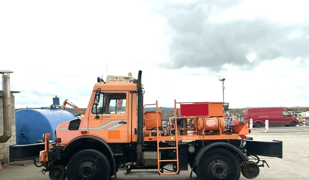 Unimog 1650 4x4 ZAGRO SCHIENEN TWO WAY RAIL ROAD - Tiện ích/ Xe đặc dụng: hình 3 Unimog 1650 4x4 ZAGRO SCHIENEN TWO WAY RAIL ROAD - Tiện ích/ Xe đặc dụng: hình 3