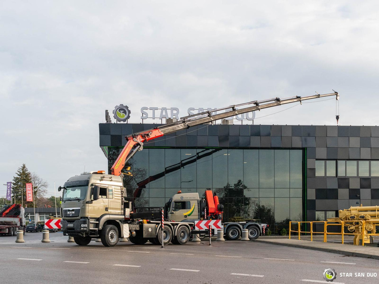 - Xe đầu kéo: hình 3 - Xe đầu kéo: hình 3