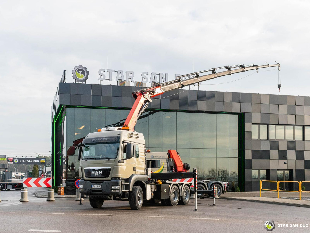 - Xe đầu kéo: hình 1 - Xe đầu kéo: hình 1