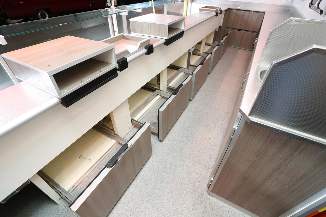 Wochenmarktmobil Esselmann - Xe tải bán hàng: hình 5 Wochenmarktmobil Esselmann - Xe tải bán hàng: hình 5