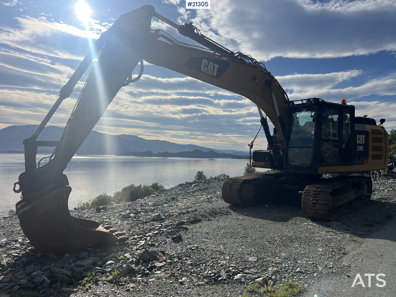 CAT 320 EL - Máy xúc bánh xích: hình 1 CAT 320 EL - Máy xúc bánh xích: hình 1