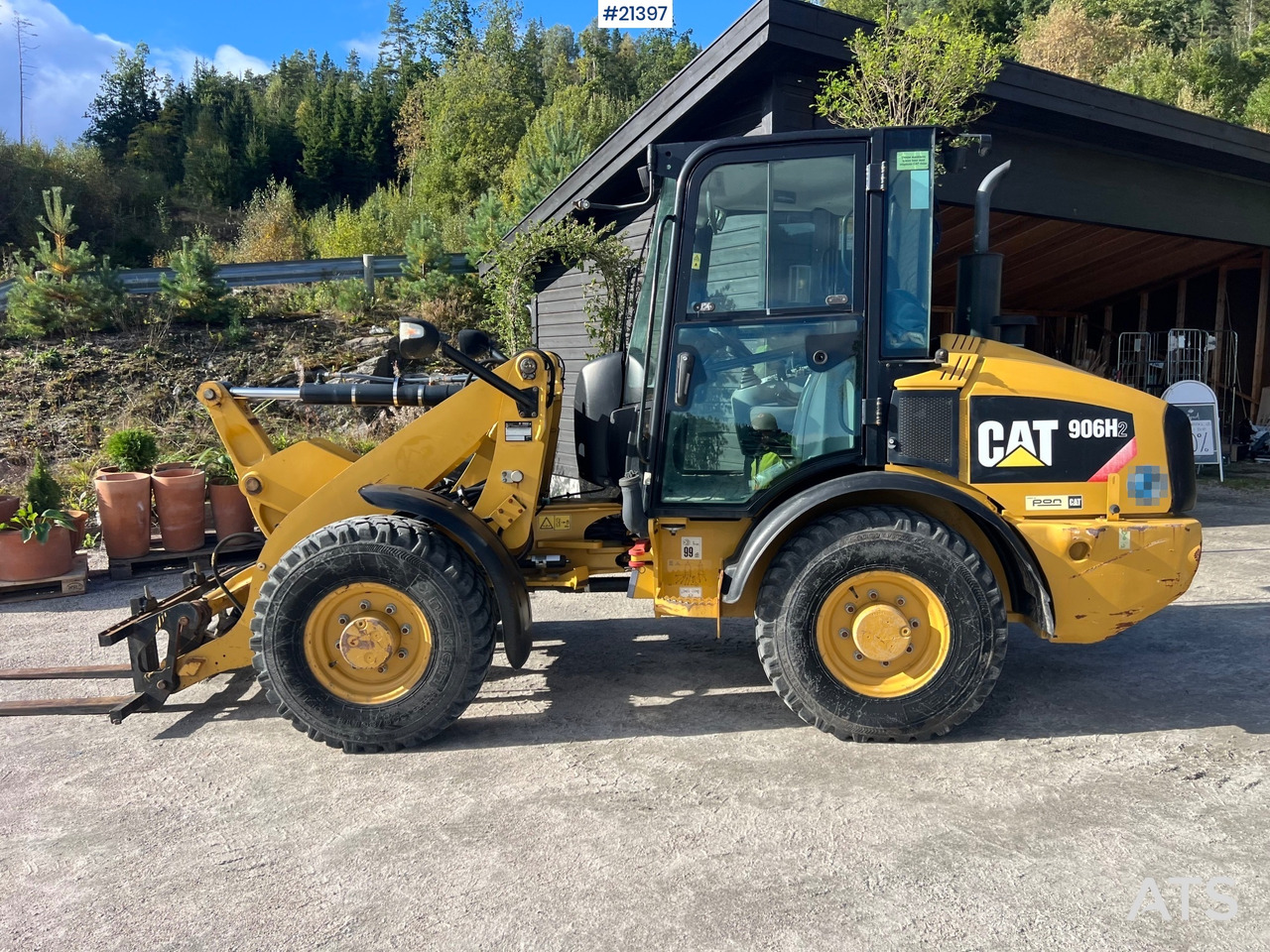 CAT 906H2 - Máy xúc lật bánh lốp: hình 5 CAT 906H2 - Máy xúc lật bánh lốp: hình 5