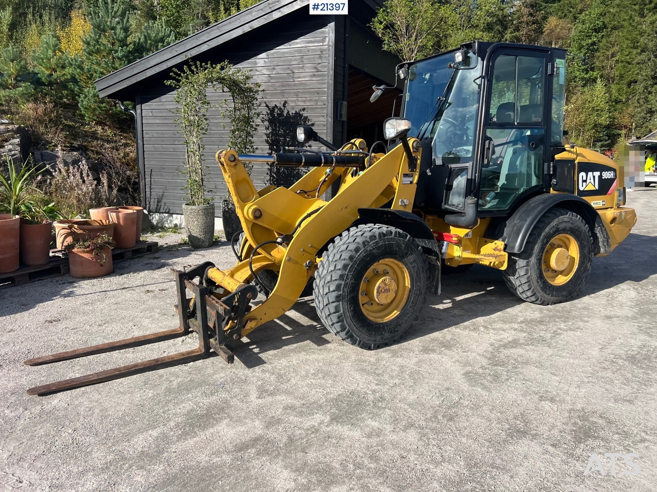 CAT 906H2 - Máy xúc lật bánh lốp: hình 1 CAT 906H2 - Máy xúc lật bánh lốp: hình 1