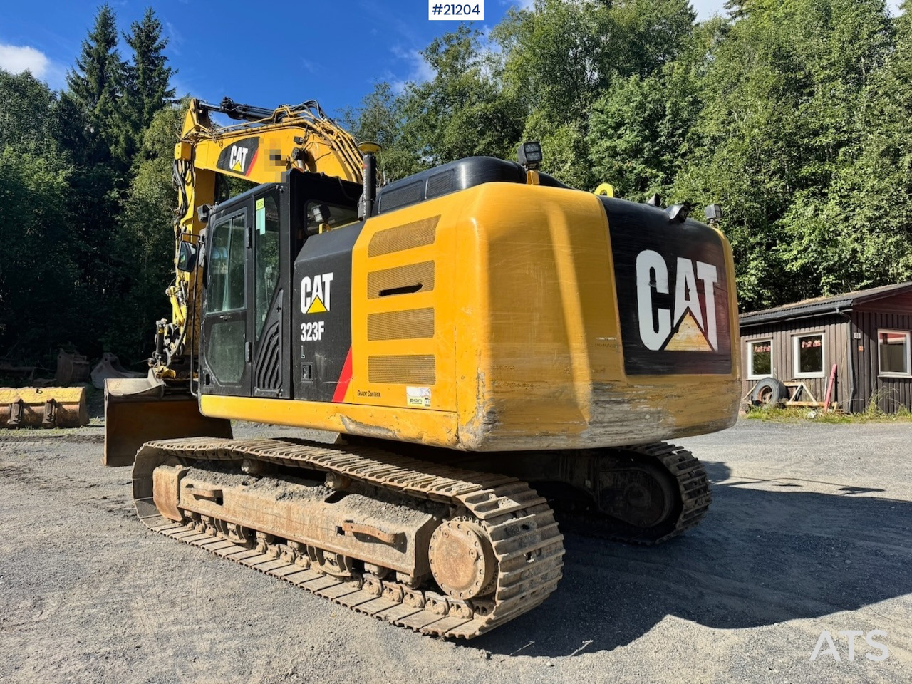 Caterpillar 323FL - Máy xúc bánh xích: hình 5 Caterpillar 323FL - Máy xúc bánh xích: hình 5