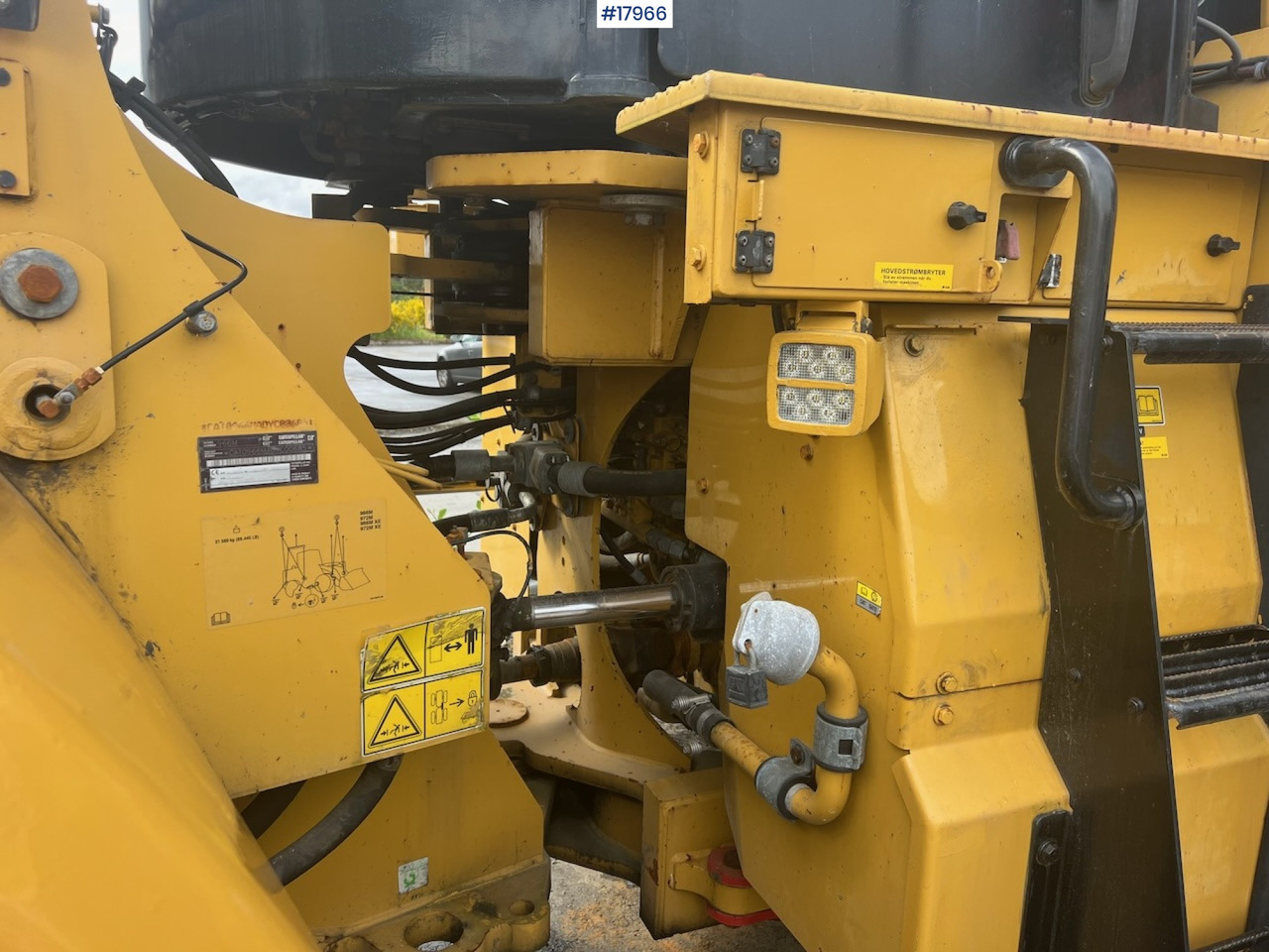 Máy xúc lật bánh lốp Caterpillar 966M: hình 32