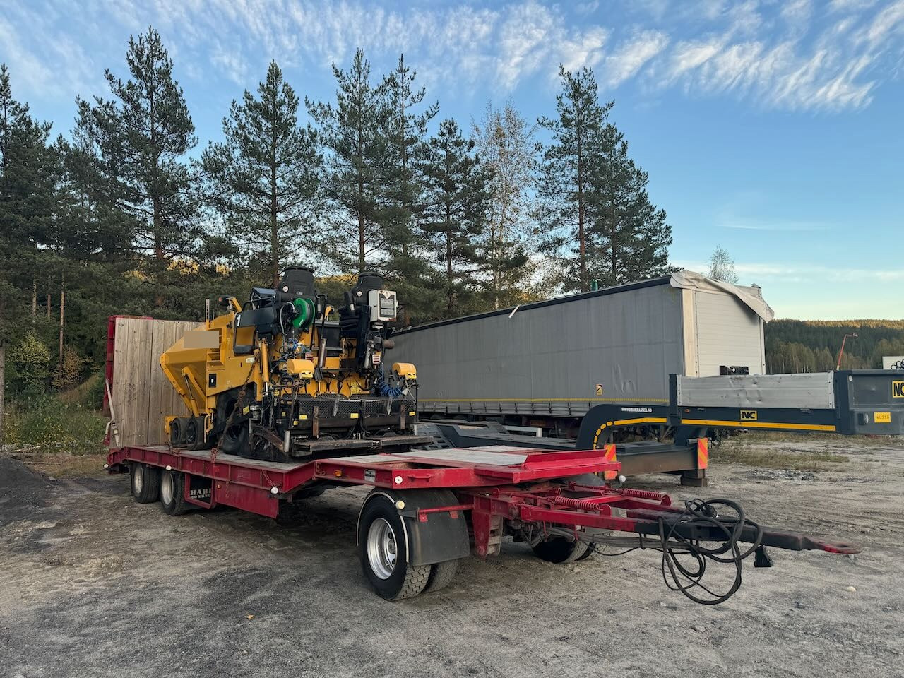 Caterpillar AP 300 - Máy lát nhựa đường: hình 1 Caterpillar AP 300 - Máy lát nhựa đường: hình 1