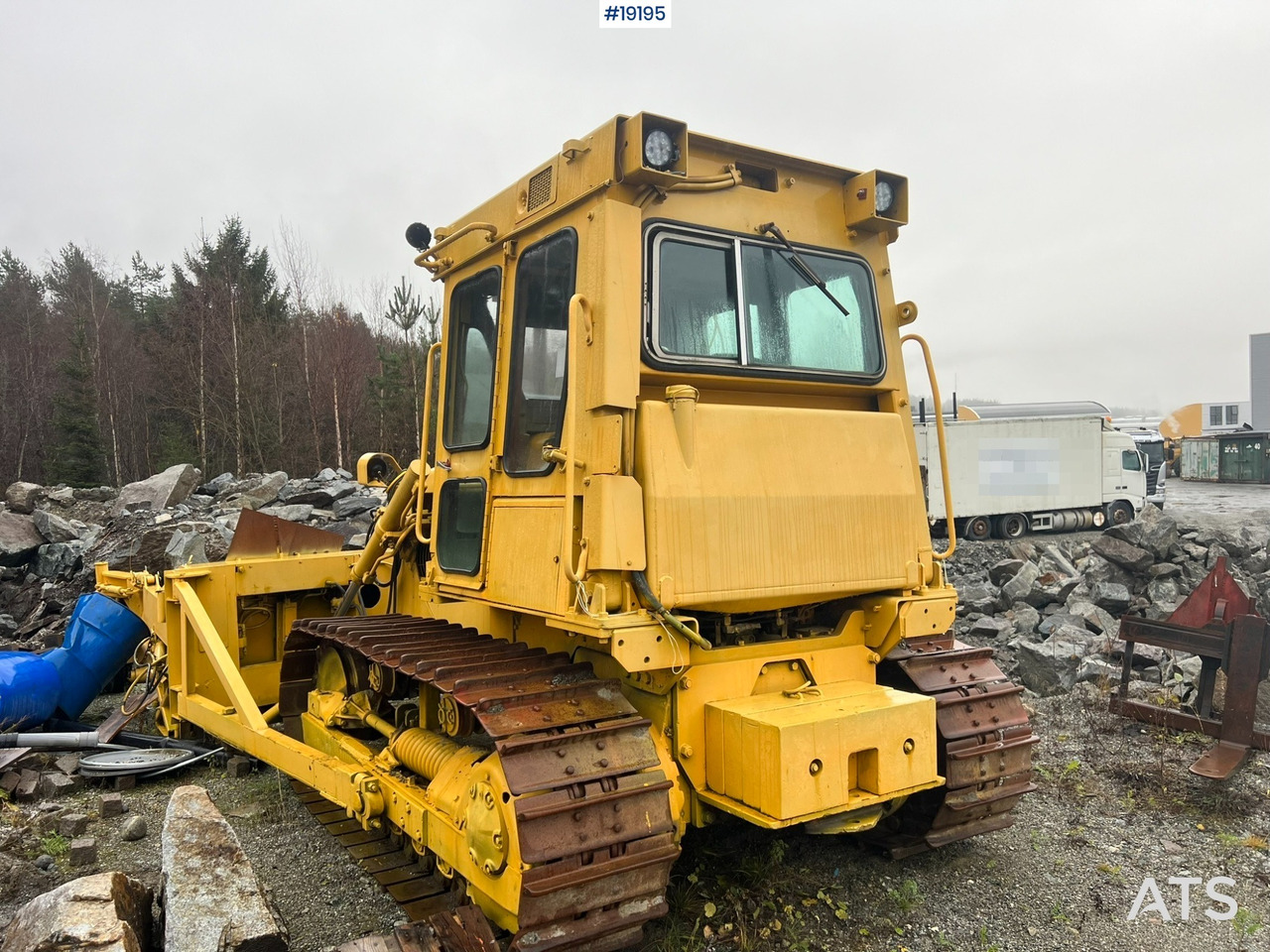 Caterpillar D5B - Máy ủi: hình 1 Caterpillar D5B - Máy ủi: hình 1