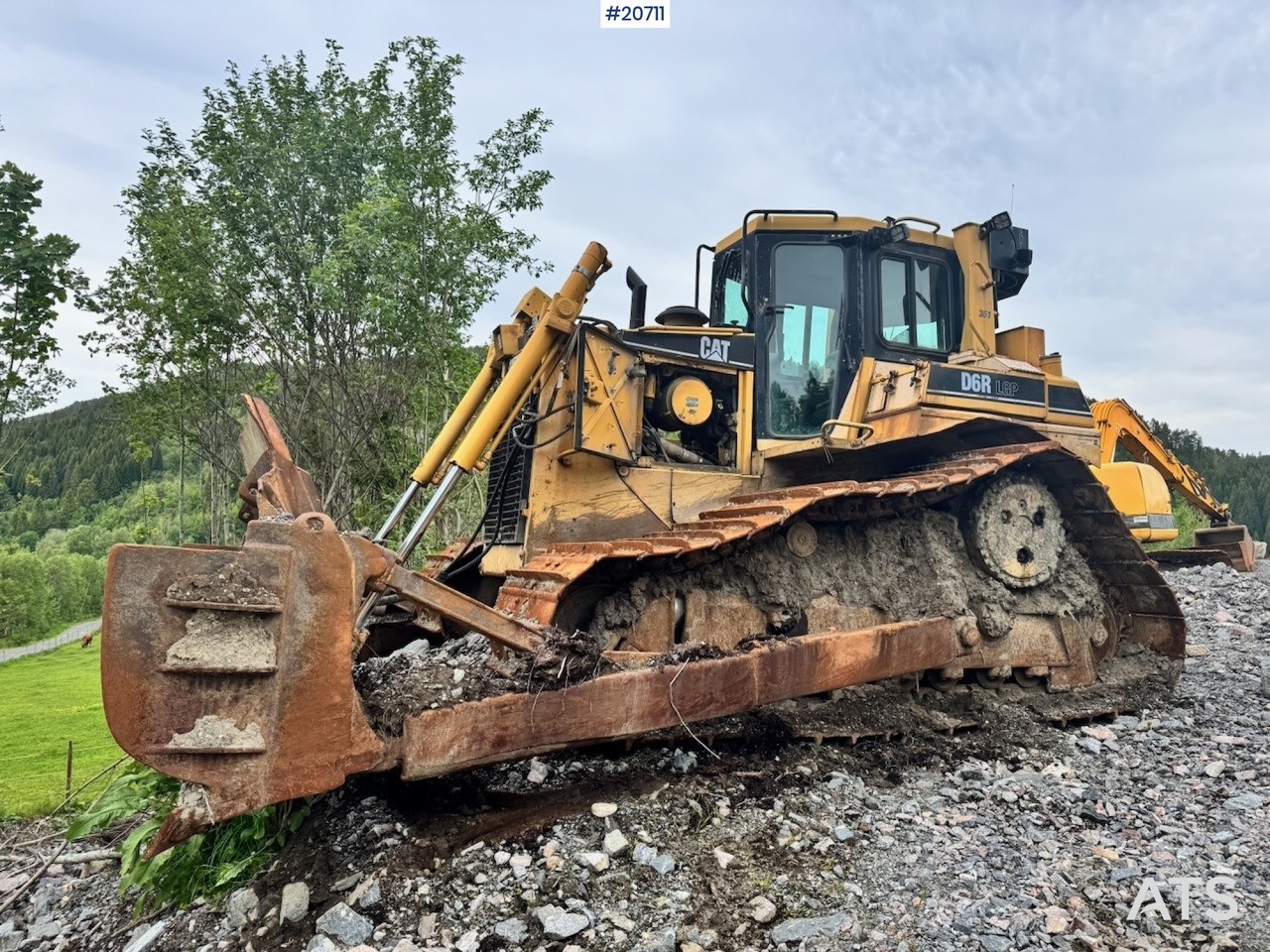 Caterpillar D6R LGP - Máy ủi: hình 2 Caterpillar D6R LGP - Máy ủi: hình 2