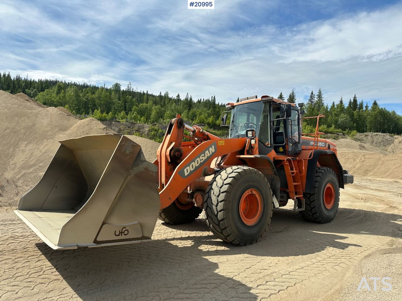 Doosan DL 450-3 - Máy xúc lật bánh lốp: hình 3 Doosan DL 450-3 - Máy xúc lật bánh lốp: hình 3