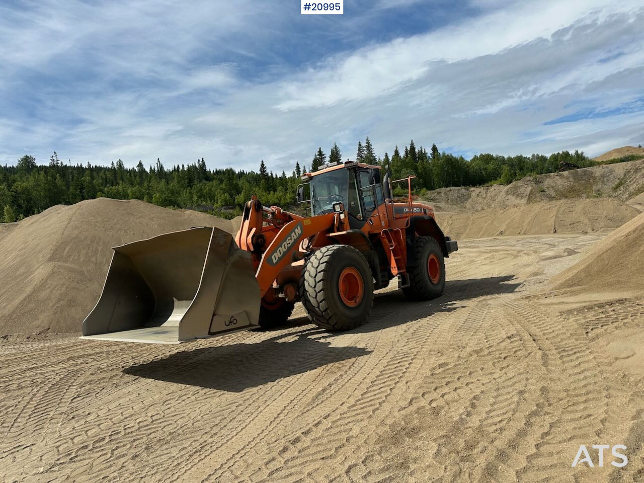 Doosan DL 450-3 - Máy xúc lật bánh lốp: hình 1 Doosan DL 450-3 - Máy xúc lật bánh lốp: hình 1