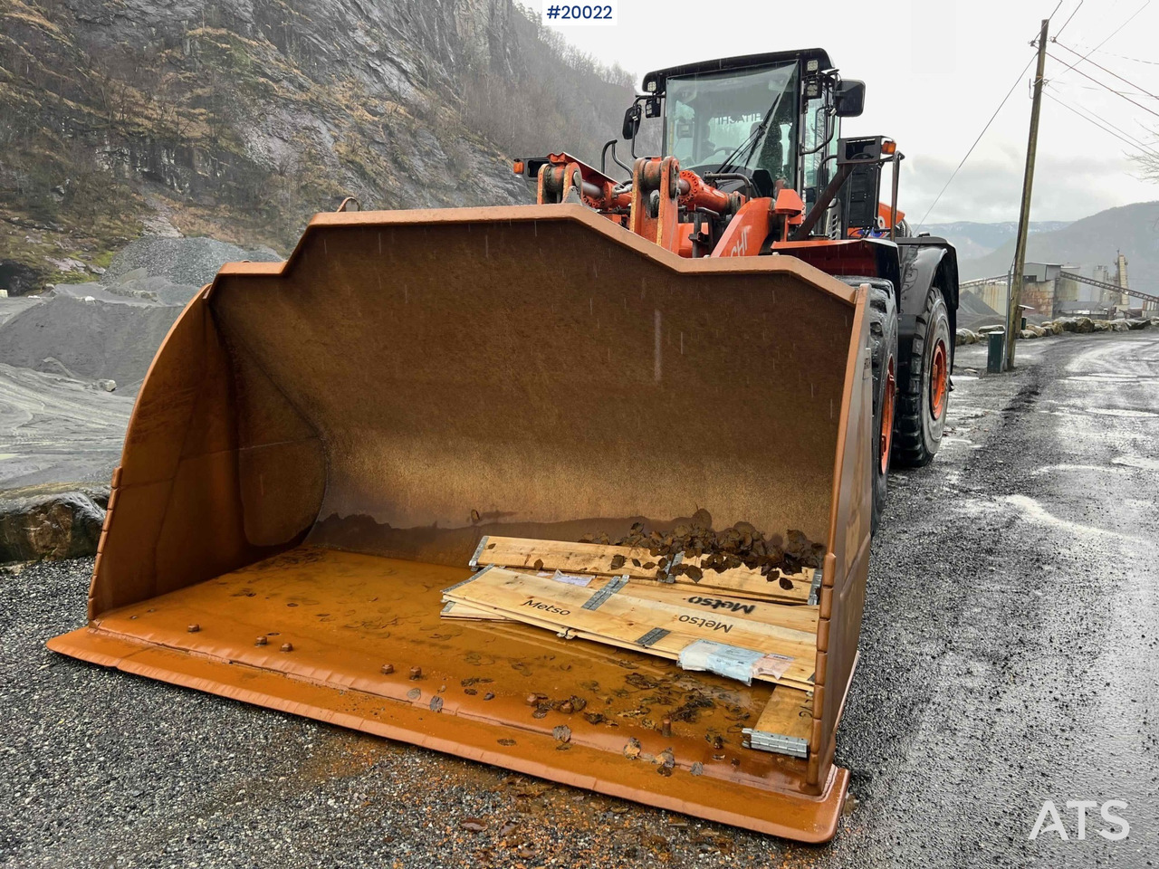 Hitachi zw370-6 hjullaster m / vekt, skriver og skuffe - Máy xúc lật bánh lốp: hình 5 Hitachi zw370-6 hjullaster m / vekt, skriver og skuffe - Máy xúc lật bánh lốp: hình 5