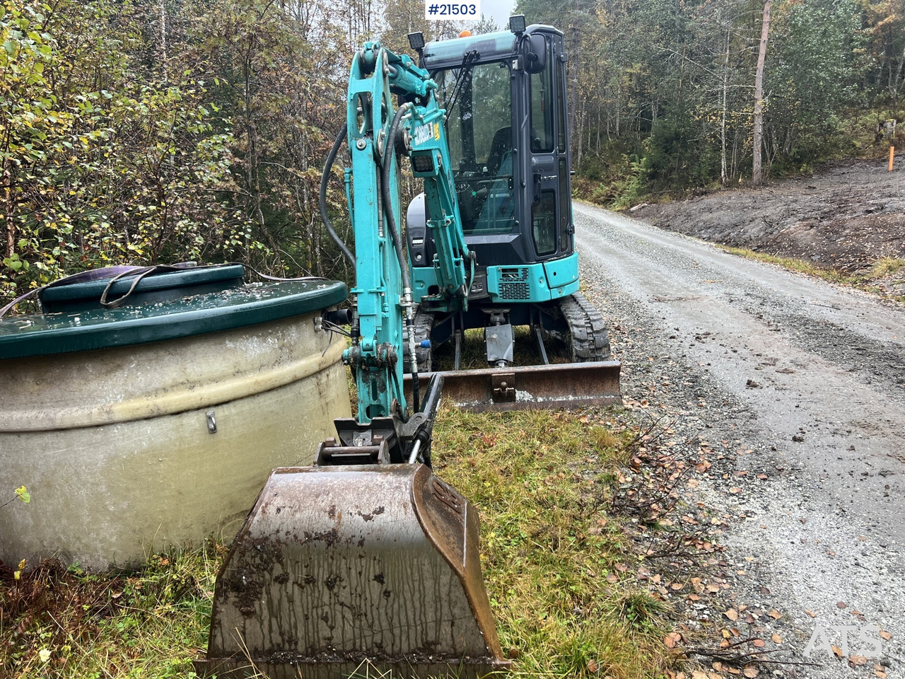 Kobelco Sk25SR-6E Gravemaskin m/ pusseskuffe,graveskuffe og tilt - Máy xúc mini: hình 3 Kobelco Sk25SR-6E Gravemaskin m/ pusseskuffe,graveskuffe og tilt - Máy xúc mini: hình 3