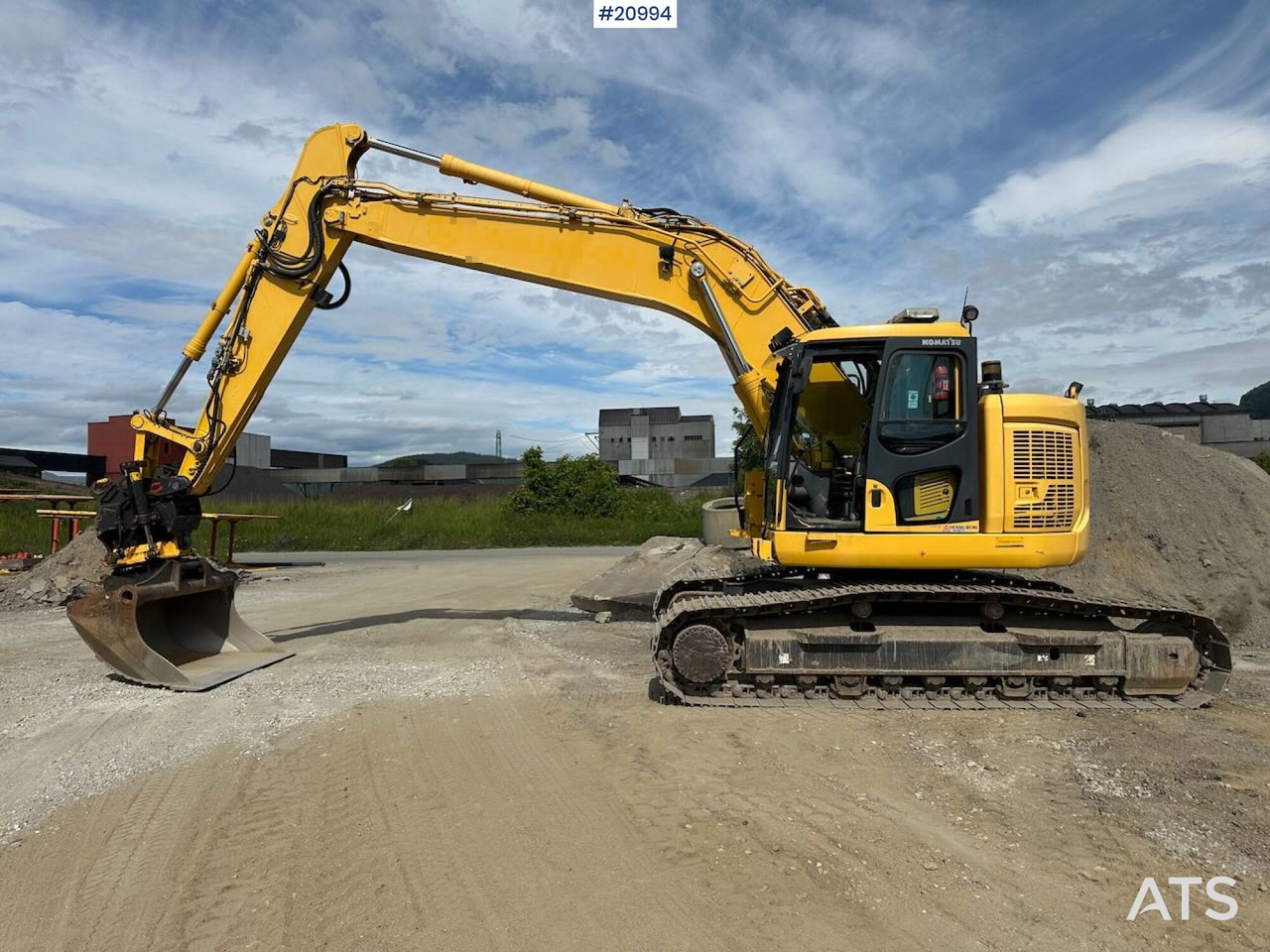 Komatsu PC228USLC-10 - Máy xúc bánh xích: hình 3 Komatsu PC228USLC-10 - Máy xúc bánh xích: hình 3