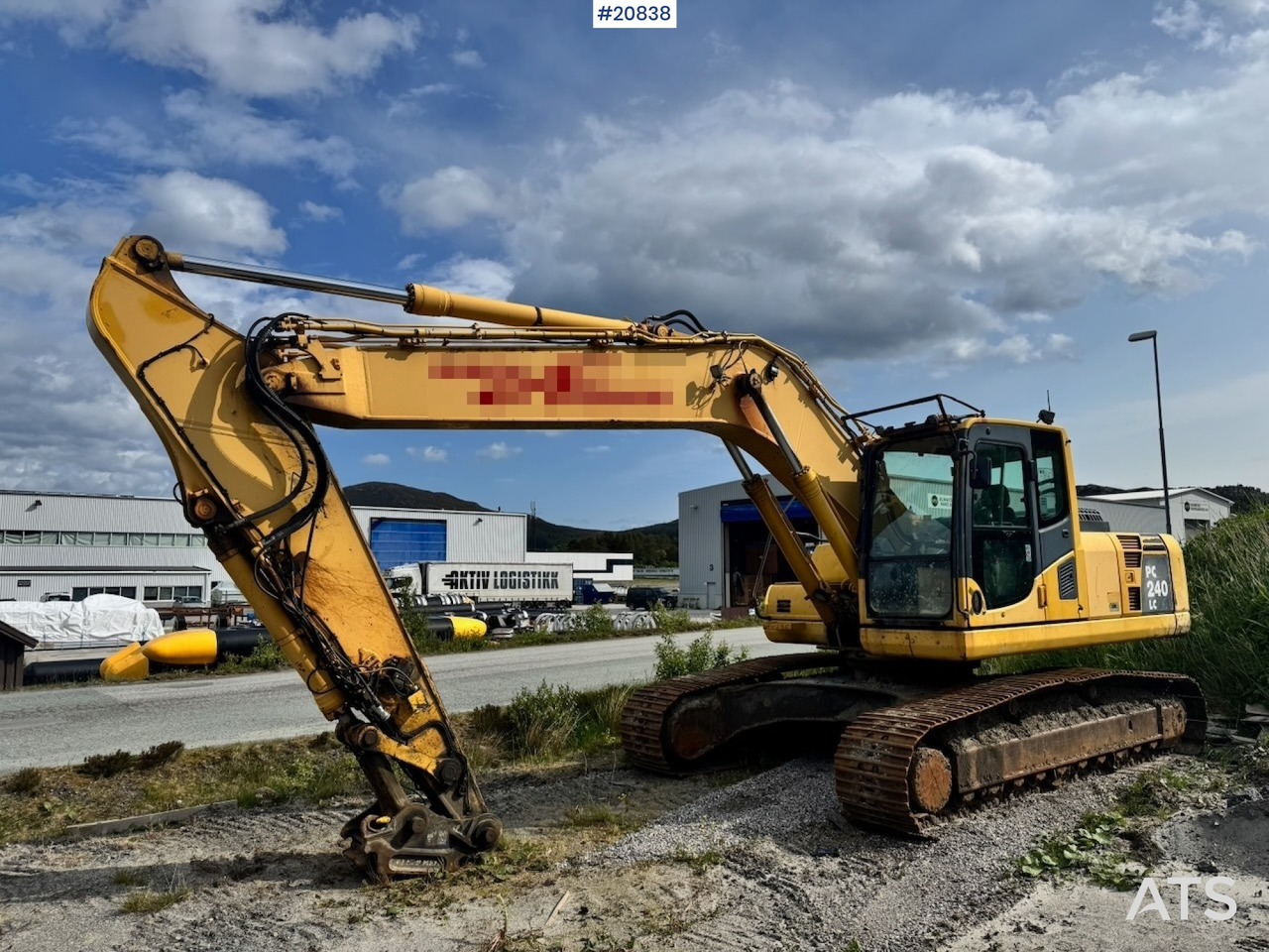 Komatsu PC240LC-8 - Máy xúc bánh xích: hình 1 Komatsu PC240LC-8 - Máy xúc bánh xích: hình 1