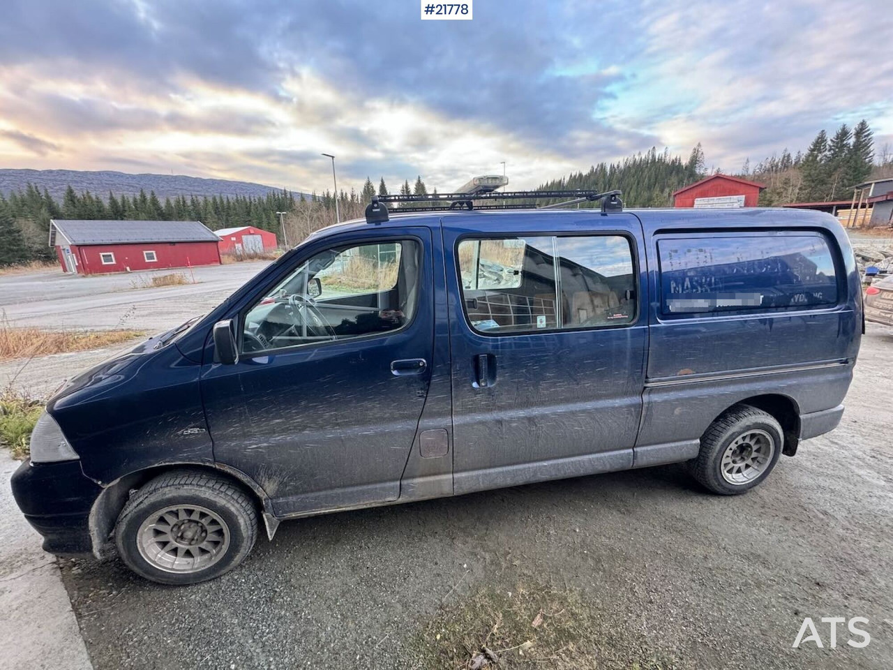 Toyota HIACE - Xe van chở hàng: hình 4 Toyota HIACE - Xe van chở hàng: hình 4