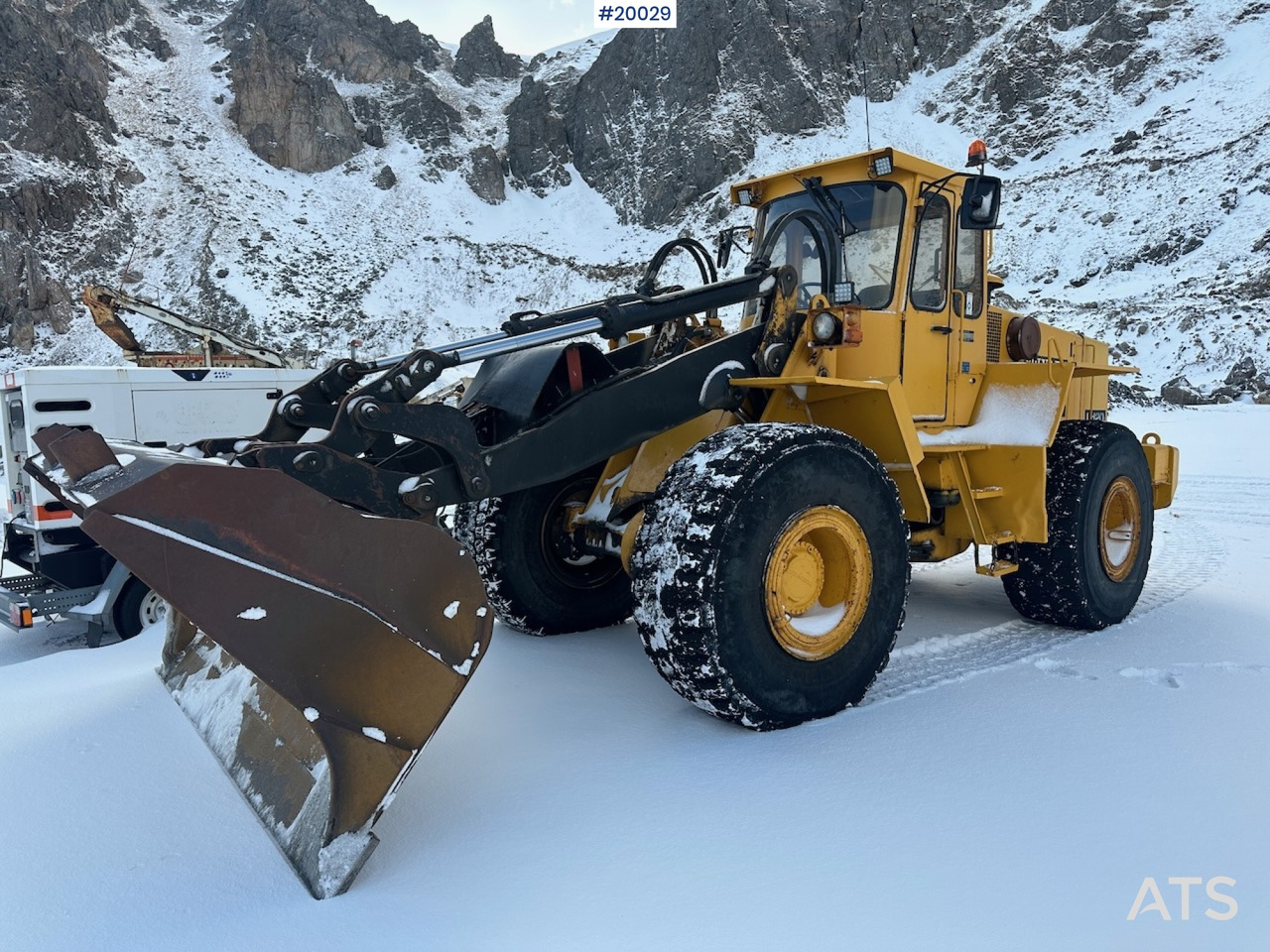 Volvo L120 - Máy xúc lật bánh lốp: hình 1 Volvo L120 - Máy xúc lật bánh lốp: hình 1