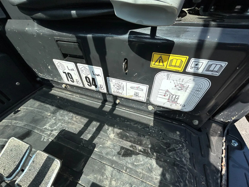 Máy xúc mini Yanmar VI 050-6 Mini graver: hình 14