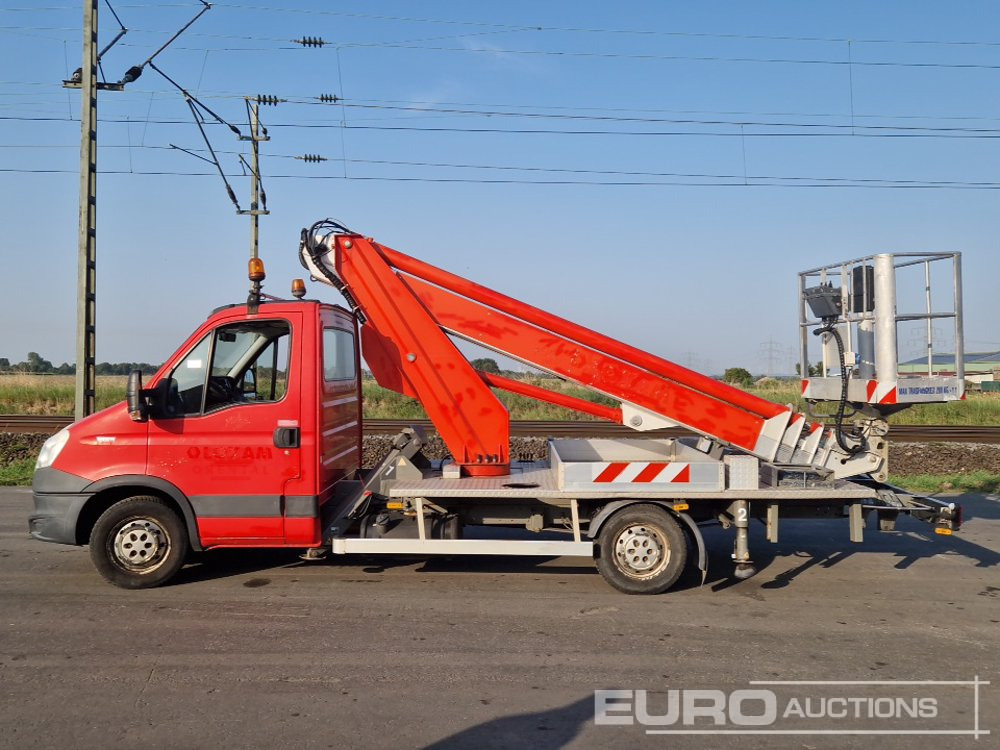 2012 Iveco 35S11 - Nền bục trên không gắn trên xe tải: hình 2 2012 Iveco 35S11 - Nền bục trên không gắn trên xe tải: hình 2