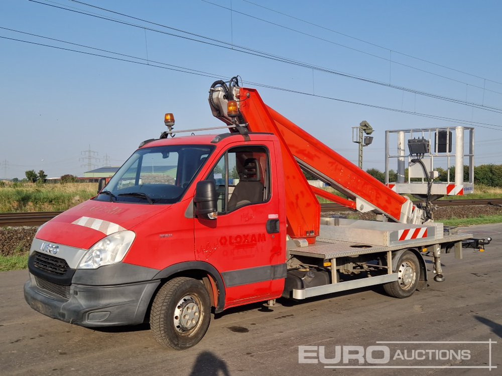 2012 Iveco 35S11 - Nền bục trên không gắn trên xe tải: hình 1 2012 Iveco 35S11 - Nền bục trên không gắn trên xe tải: hình 1