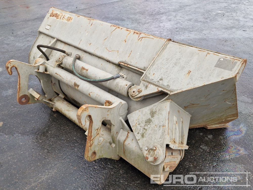 70" Front Liading Hydraulic Side Tip Bucket to suit Atlas Wheeled Loader - Gầu: hình 3 70" Front Liading Hydraulic Side Tip Bucket to suit Atlas Wheeled Loader - Gầu: hình 3