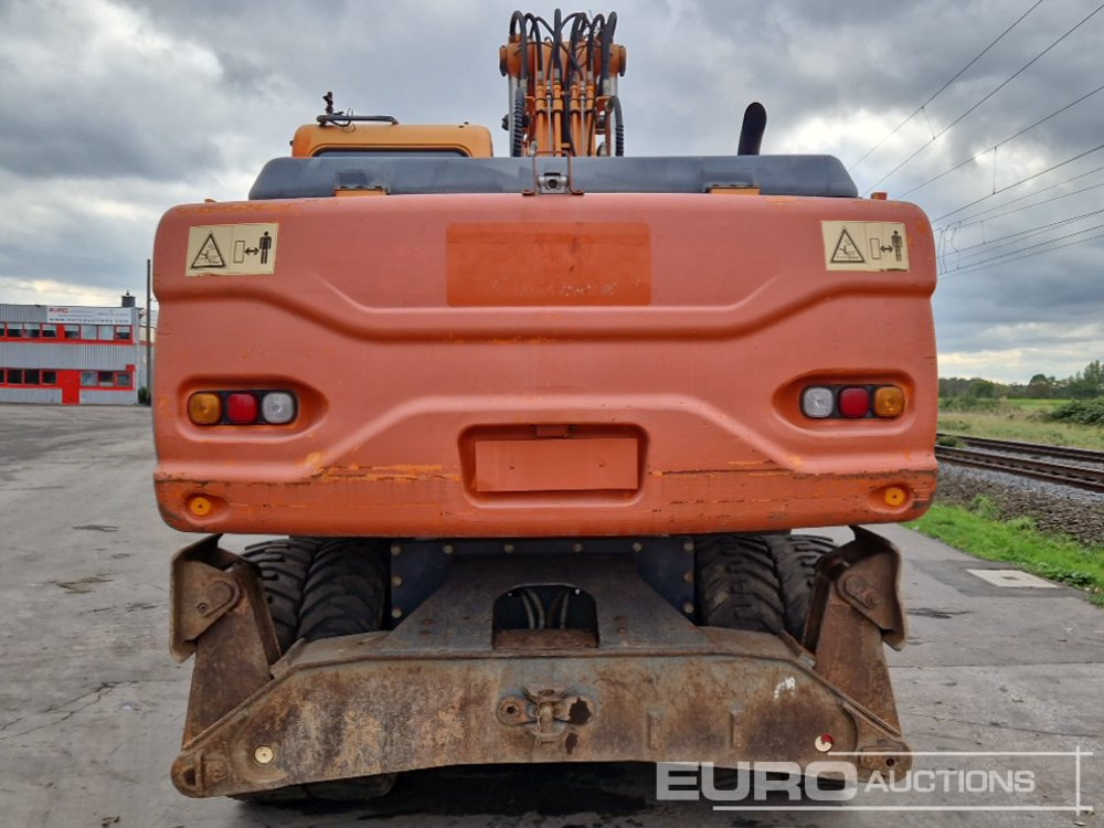 Doosan DX210W - Máy xúc bánh lốp: hình 4 Doosan DX210W - Máy xúc bánh lốp: hình 4