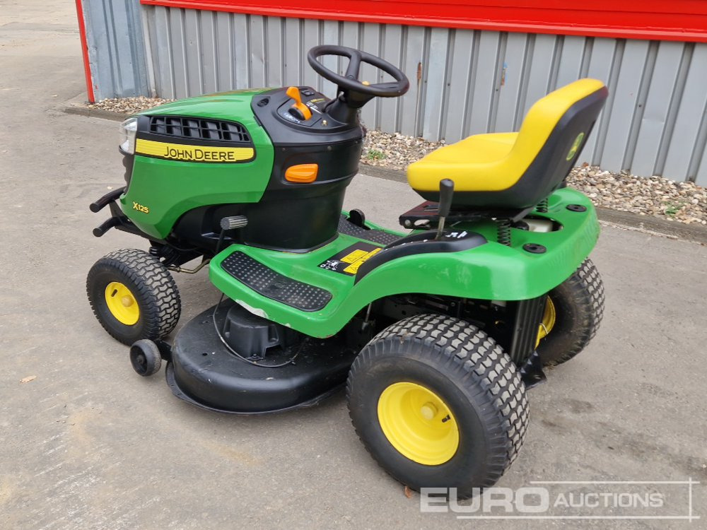 John Deere X125 - Máy cắt cỏ vườn: hình 3 John Deere X125 - Máy cắt cỏ vườn: hình 3