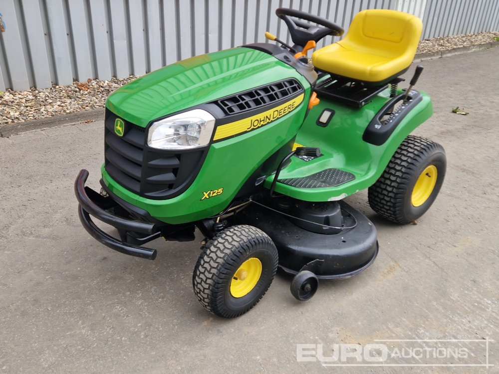 John Deere X125 - Máy cắt cỏ vườn: hình 1 John Deere X125 - Máy cắt cỏ vườn: hình 1