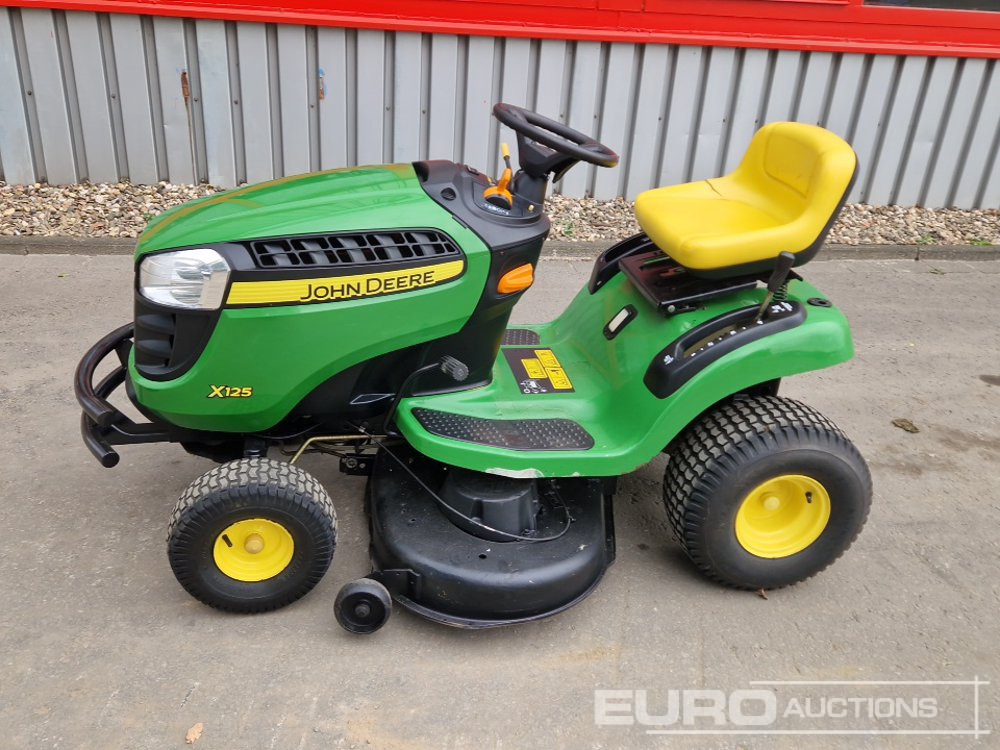 John Deere X125 - Máy cắt cỏ vườn: hình 2 John Deere X125 - Máy cắt cỏ vườn: hình 2