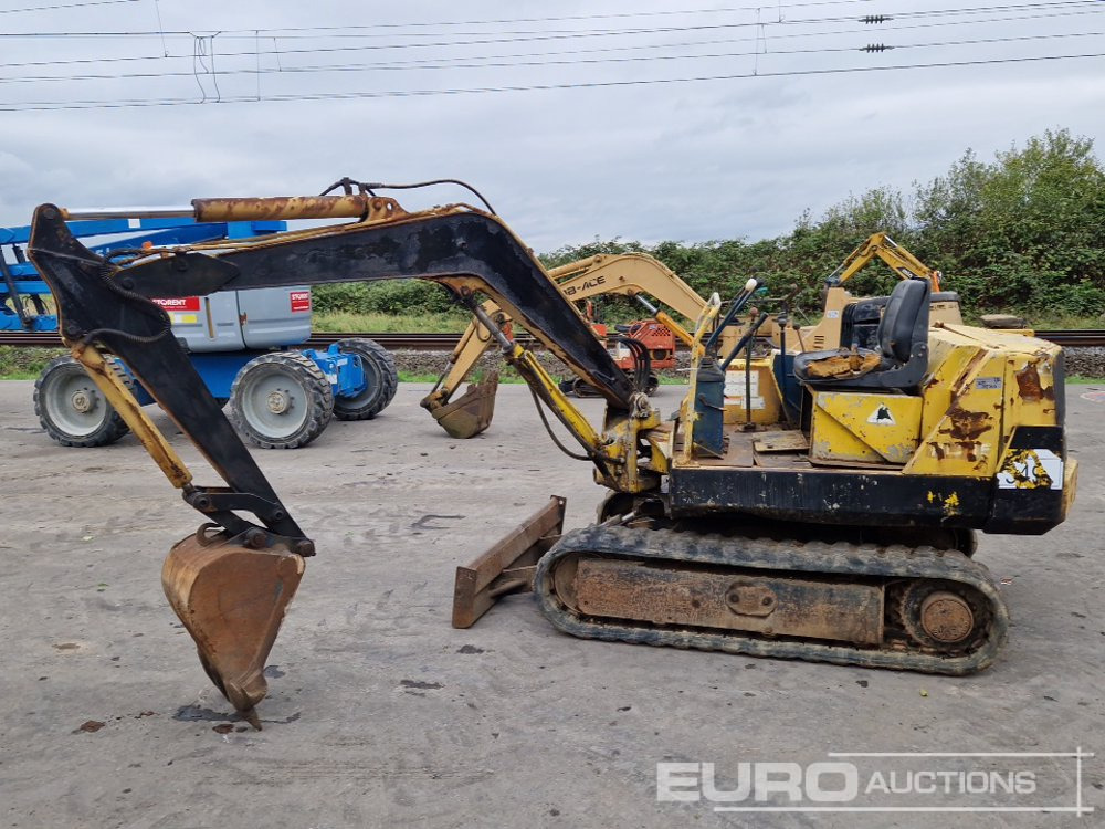 Komatsu PC15 - Máy xúc mini: hình 2 Komatsu PC15 - Máy xúc mini: hình 2