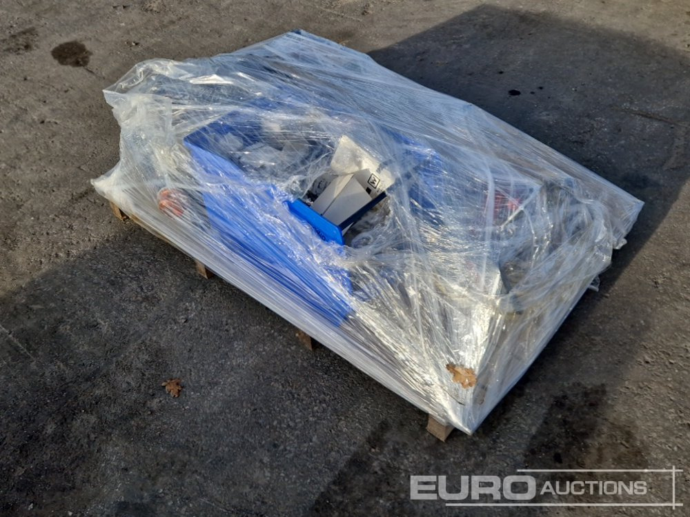 Pallet of Levelling Equipment, Remote Controls - Trang thiết bị xây dựng: hình 1 Pallet of Levelling Equipment, Remote Controls - Trang thiết bị xây dựng: hình 1